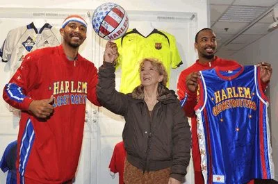 Prince Johnson e Spider Wilks (Harlem Globetrotters) a Torino, Museo dello Sport.