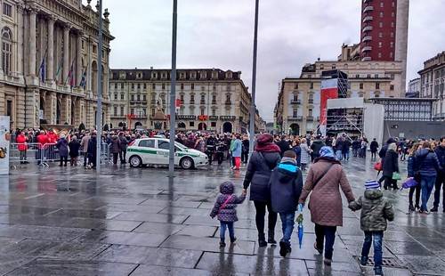 Piazza Castello, Torino. Giornata fredda e piovosa.