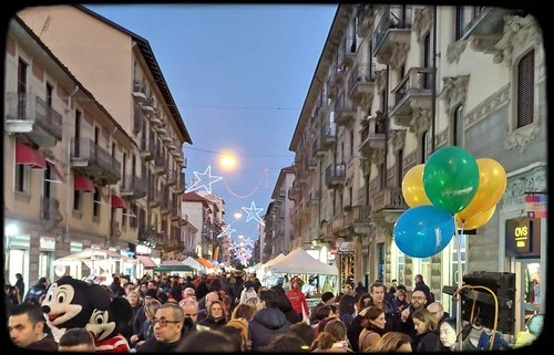 Le feste di via a Torino. Una domenica in via Frejus