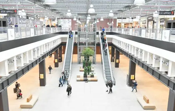 Centro Commerciale Lingotto, Torino. Interni