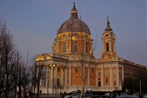 Basilica di Superga, sulla collina torinese. Di sera.