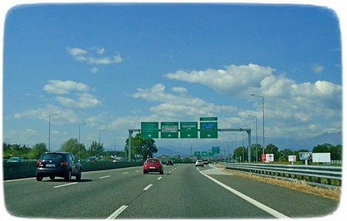 Tangenziale/Autostrada Torino, cartelli e automobili