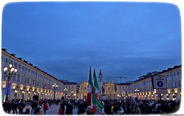 Piazza San Carlo, 150° anniversario Unità d'Italia. Bandiere tricolori.